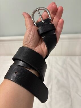 Banana Republic Black Cow Leather Belt with Silver Buckle 31-35”